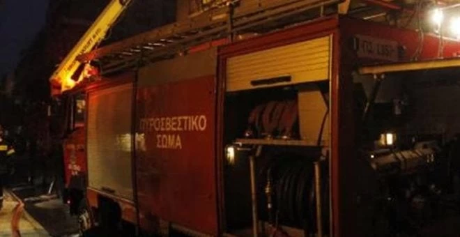 Ένας τραυματίας σε πυρκαγιά κατοικίας στην Καλλιθέα